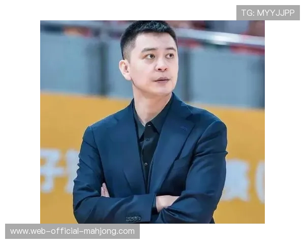 杨鸣签约腾讯解说席，专业战术解读与东北话表达成直播亮点