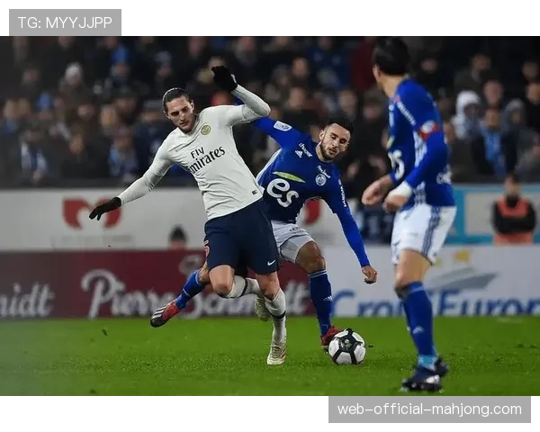 法国职业足球联盟公布上月最佳进球，斯特拉斯堡边锋长途奔袭当选